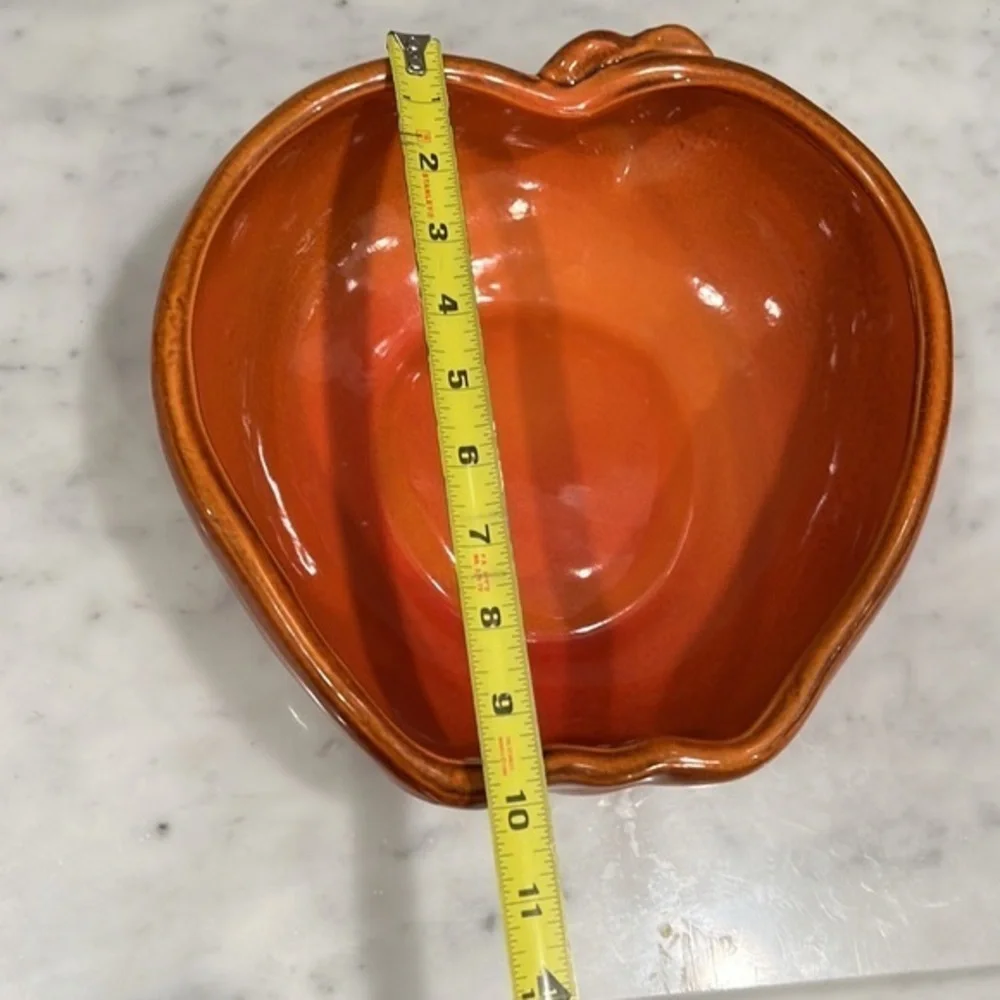 Pottery Barn Apple Shaped serving Bowl microwave/Dishwasher safe 10” x 10”‎
